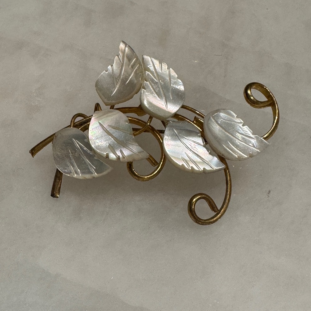 Vintage Elegant Gold and Cream Leaf Brooch